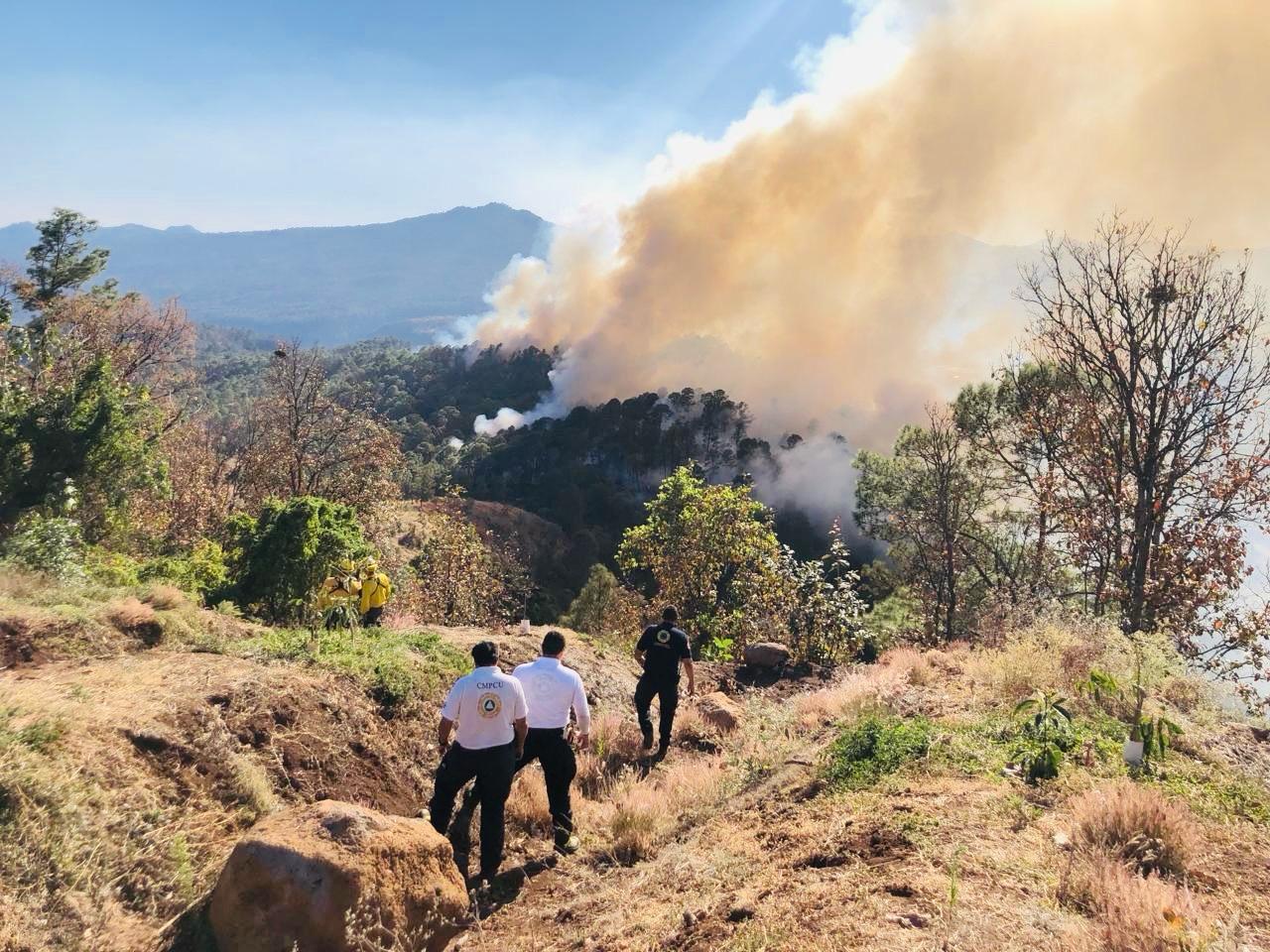 Sin riesgo, la población ante incendio de La Carátacua