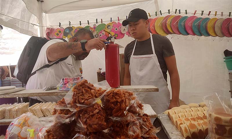 Gobierno de Morelia llama a comerciantes de puestos semifijos a establecer medidas preventivas