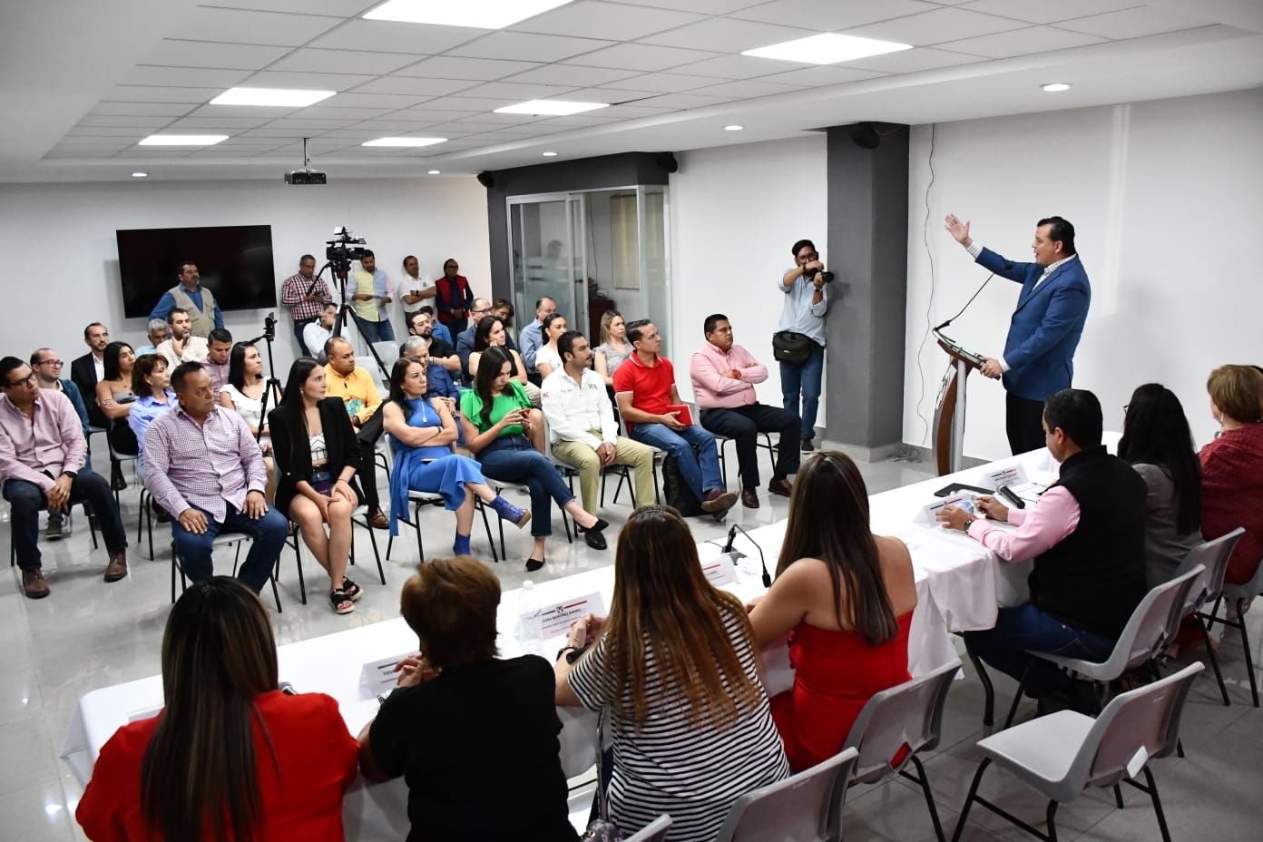 Con mucho diálogo y por encima de cualquier interés personal, construimos la unidad: Memo Valencia