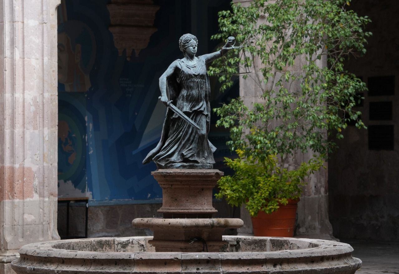 Honores en Ario para la Facultad de Derecho y Ciencias Sociales de la UMSNH