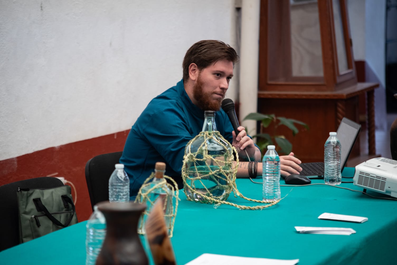 Dictan en Uruapán la conferencia “De la caña a la charanda”