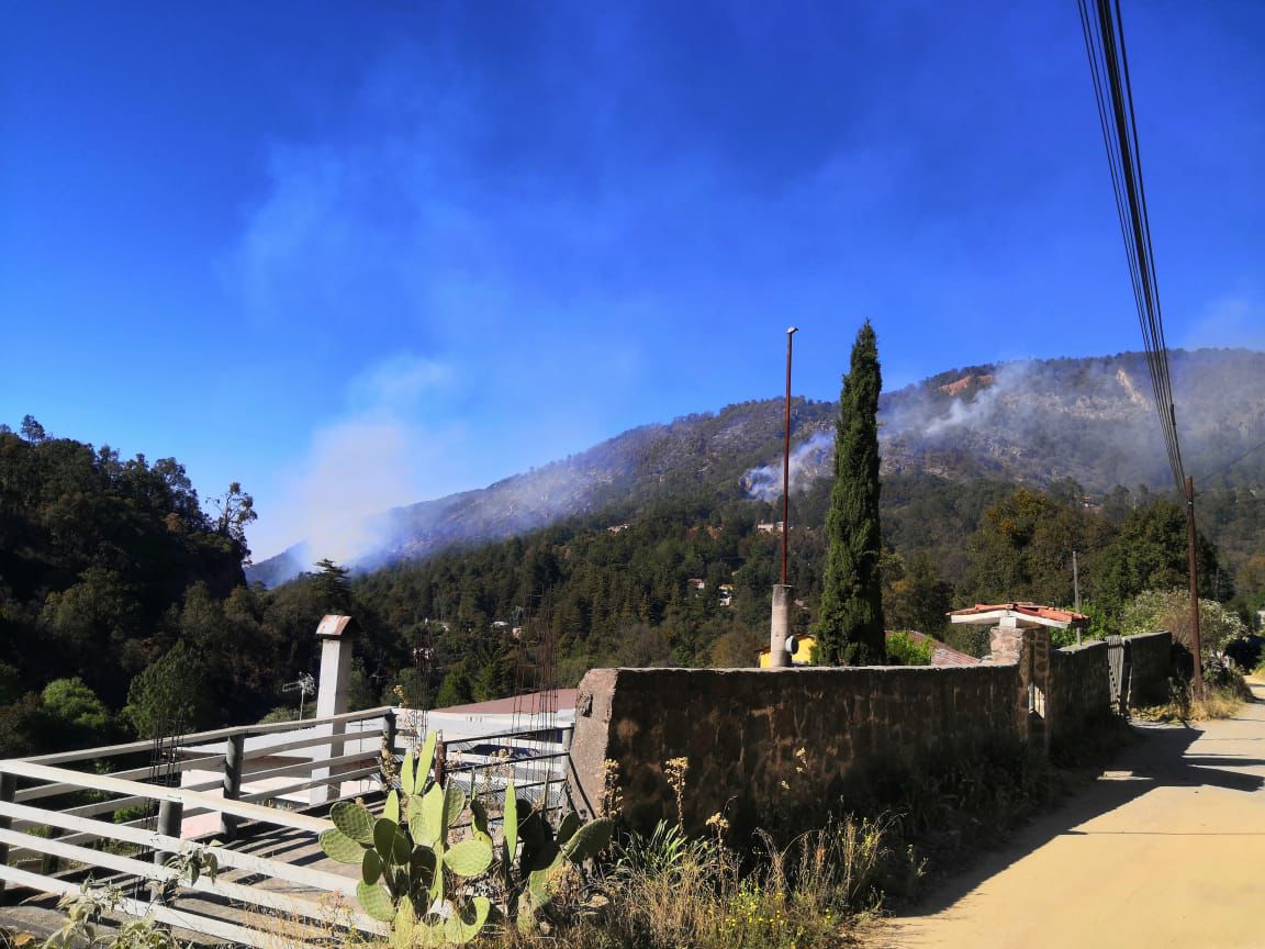 Combate a incendio forestal en Tlalpujahua, con 80 % de avance