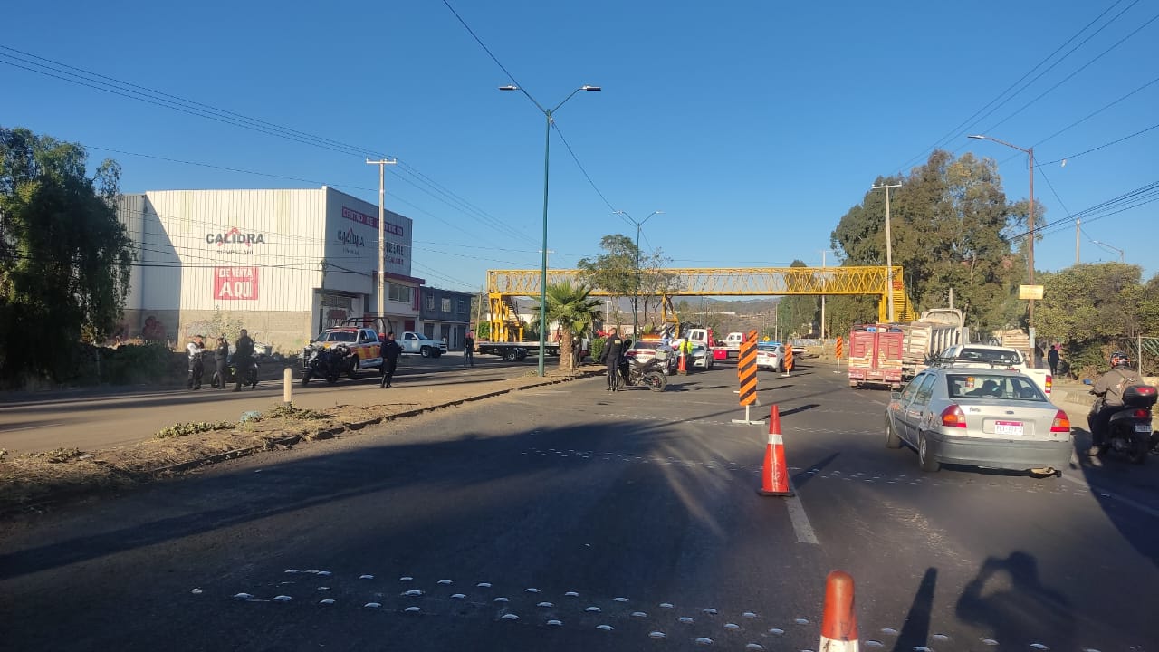Se mantiene cerrada la avenida Madero Poniente, rumbo a Quiroga