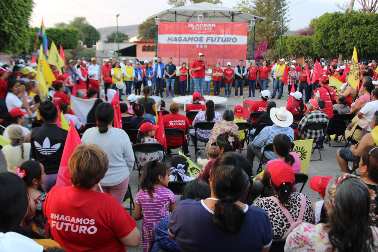 Visita Bladimir González Cuto del Porvenir en Tarímbaro