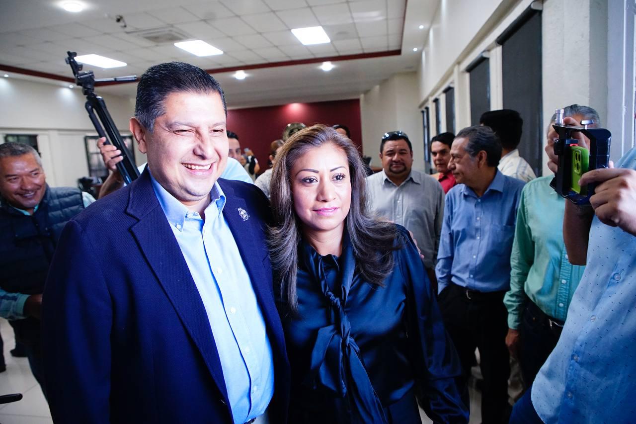 Concede Cabildo licencia a Nacho Campos