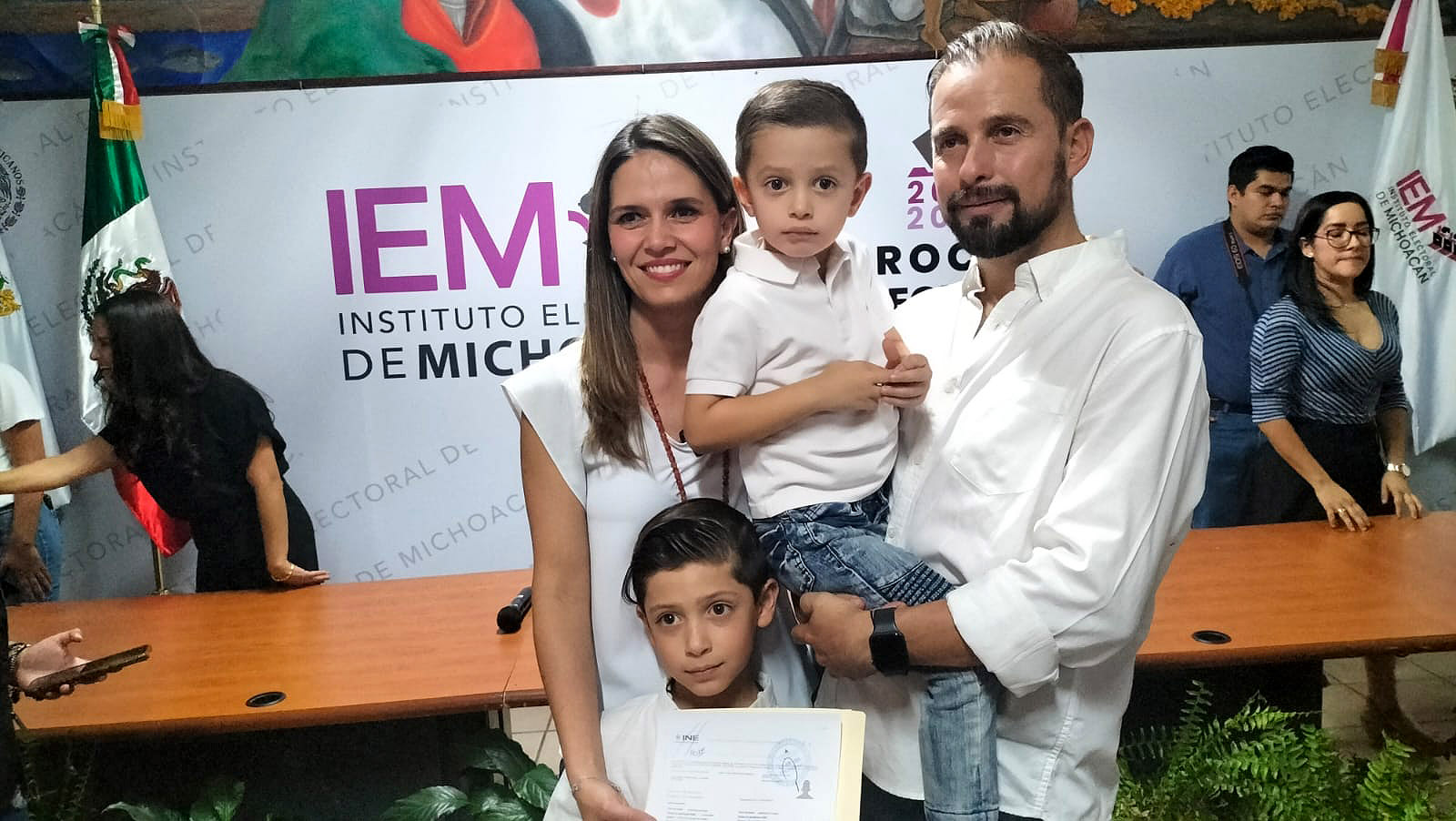 “Candidatos deben abonar a la unidad y paz”: Daniela de los Santos; se registra como candidata a diputada