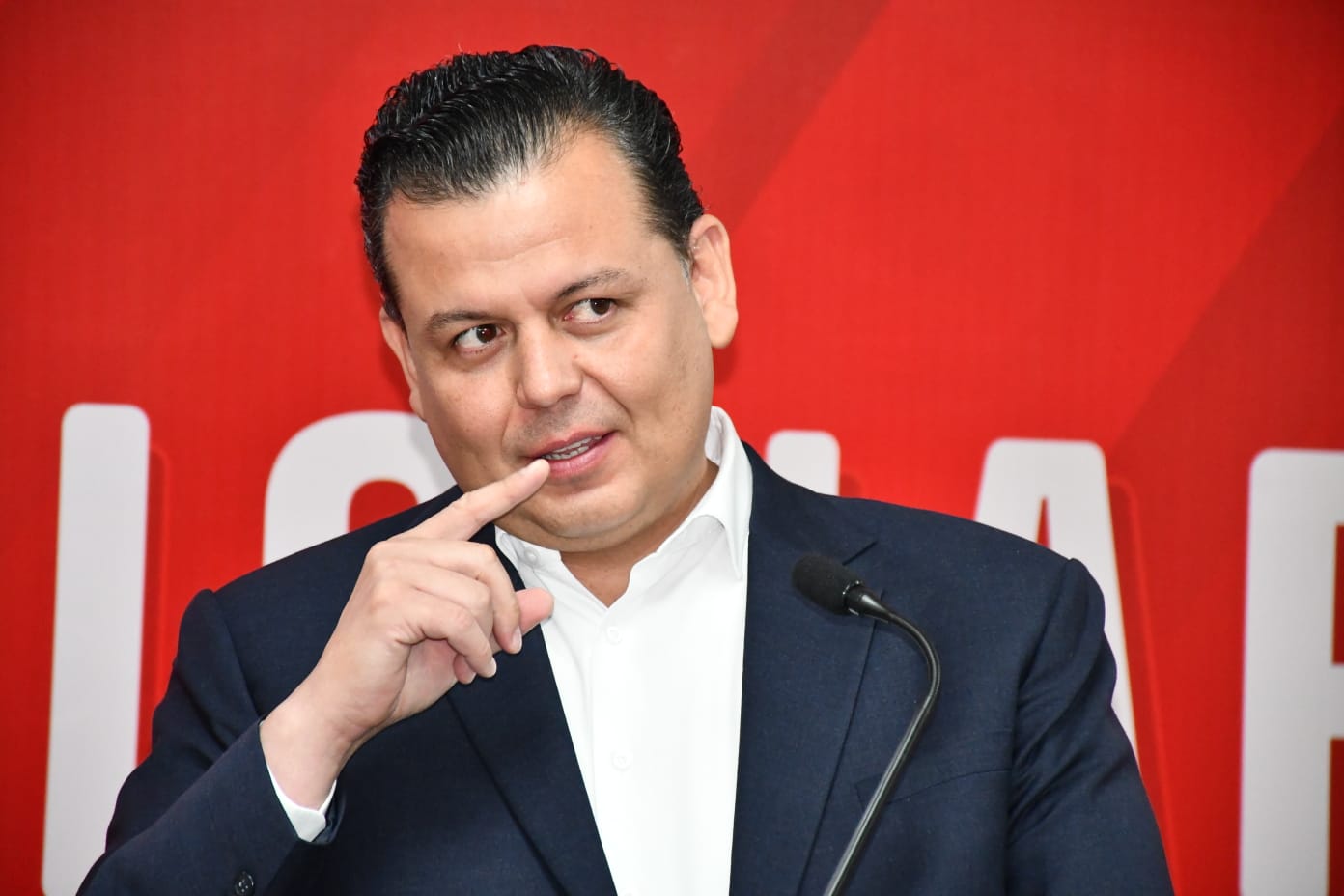 Partidos políticos y ciudadanos, víctimas de Autoridad Electoral incapaz: Memo Valencia