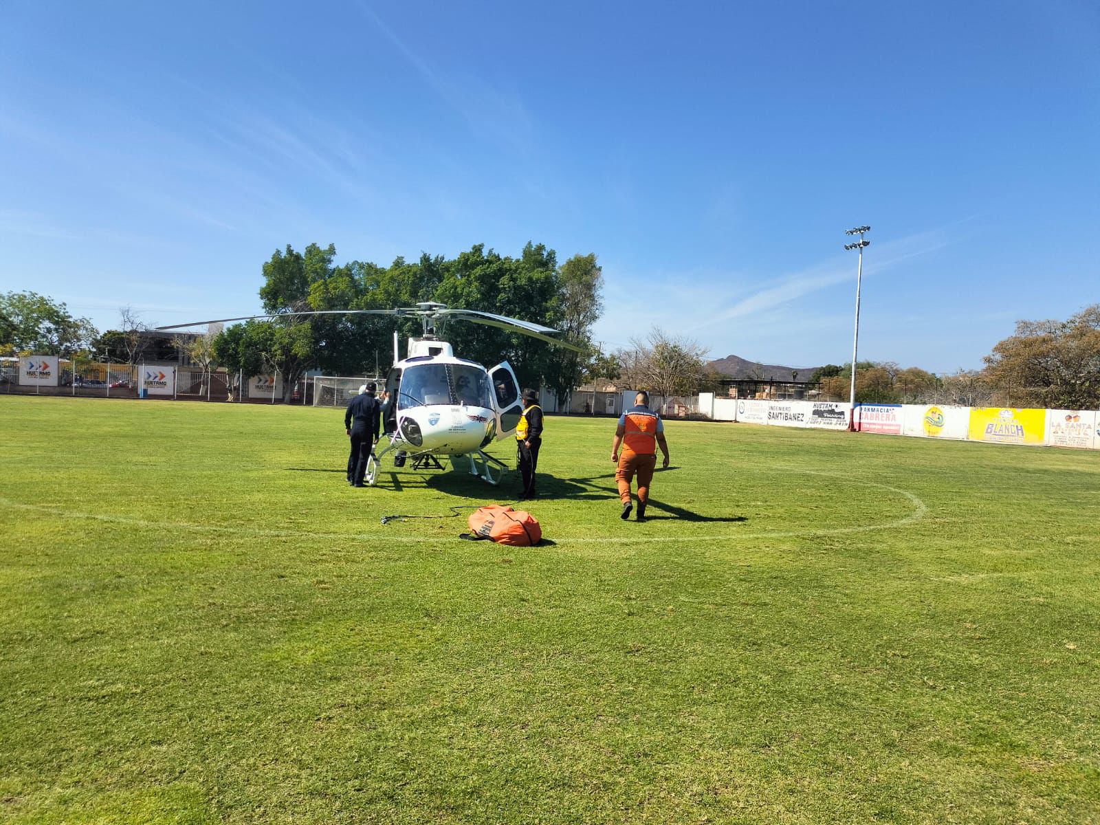 Envían helicóptero con helibalde para combatir incendio forestal en Huetamo