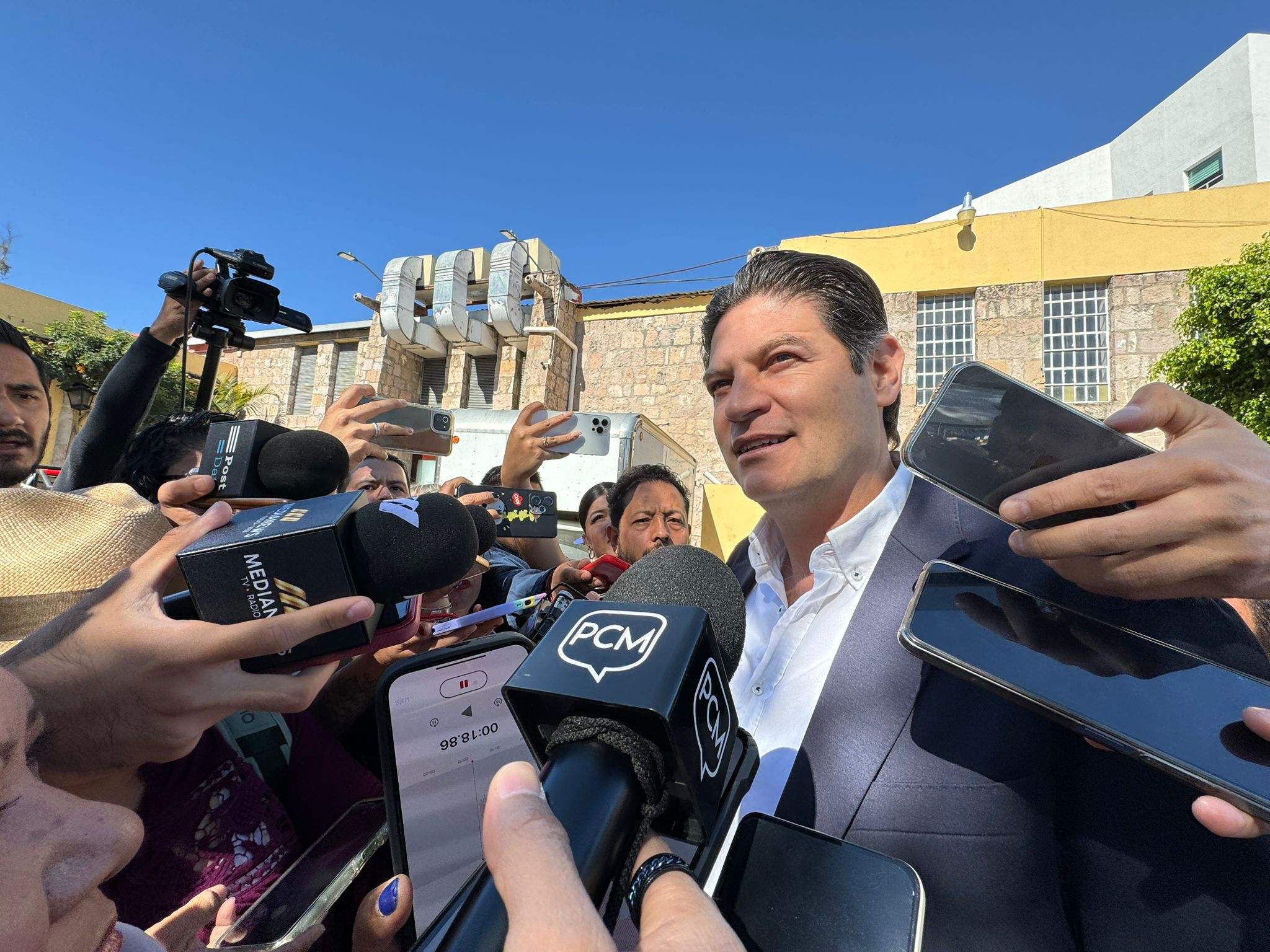 Que el secretario de Gobierno de Michoacán se ponga a trabajar; hay candidatos muertos y los quienes se han bajado de la contienda