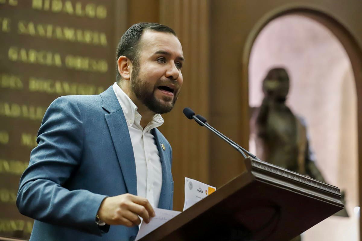 Solicita Reyes Galindo licencia para separarse del cargo de diputado por tiempo indefinido