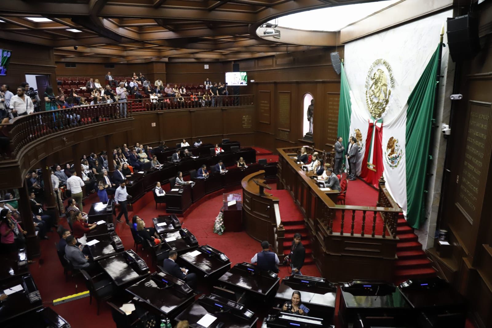 75 Legislatura abre convocatoria para “entregar la “Medalla Michoacán al Mérito Docente”