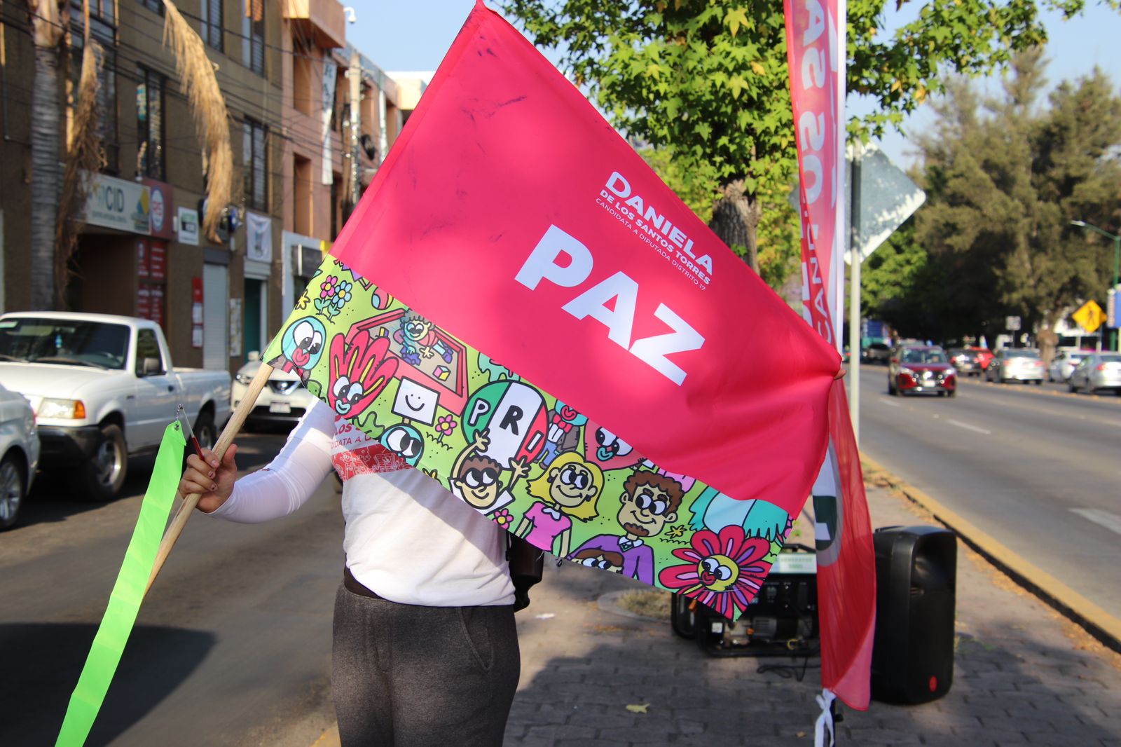 “Alcemos la voz por la niñez” | Daniela De Los Santos en su tercer día de campaña