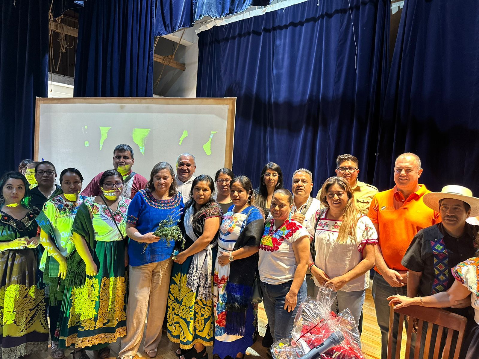 Impulsan rescatar usos y tradiciones del cuerpo de agua de Pátzcuaro, abona la CEDH