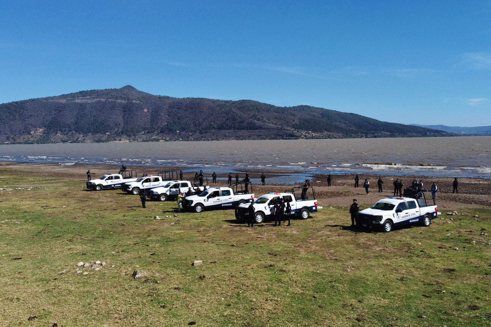 Guardia Civil cuida el lago de Pátzcuaro para evitar el “huachicol” de agua