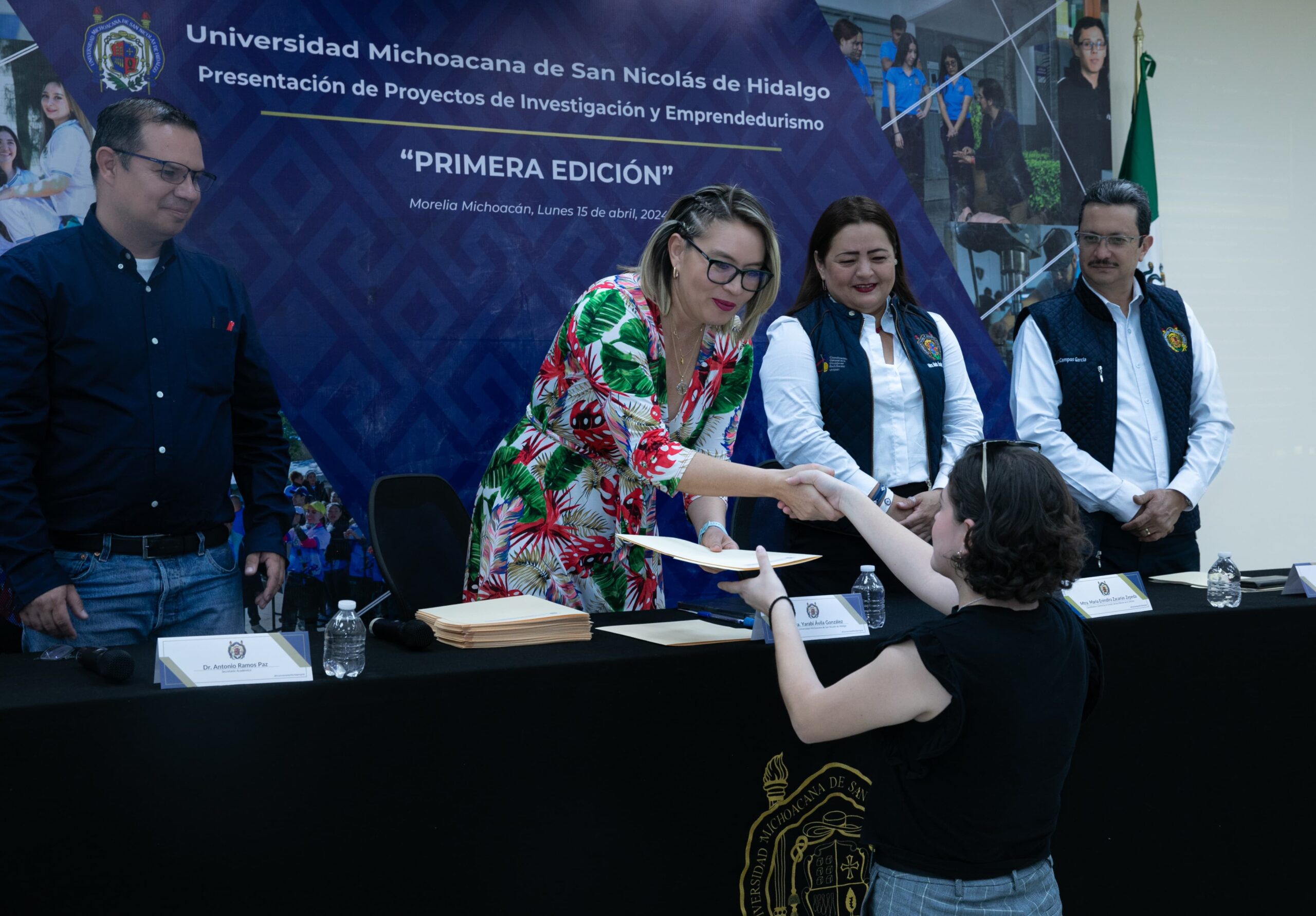 UMSNH brinda apoyo histórico a estudiantes para proyectos de investigación y emprendedurismo