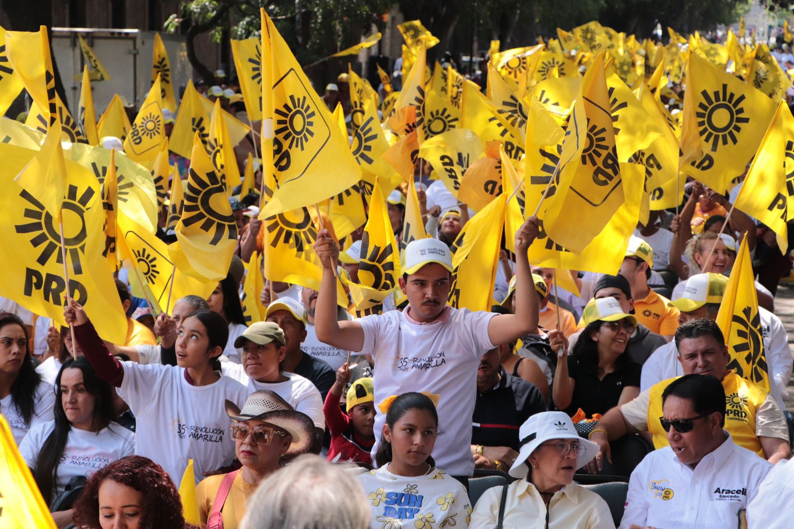 Son 35 años de entrega, de lucha, de trabajo ¡Y seguimos de pie!: PRD