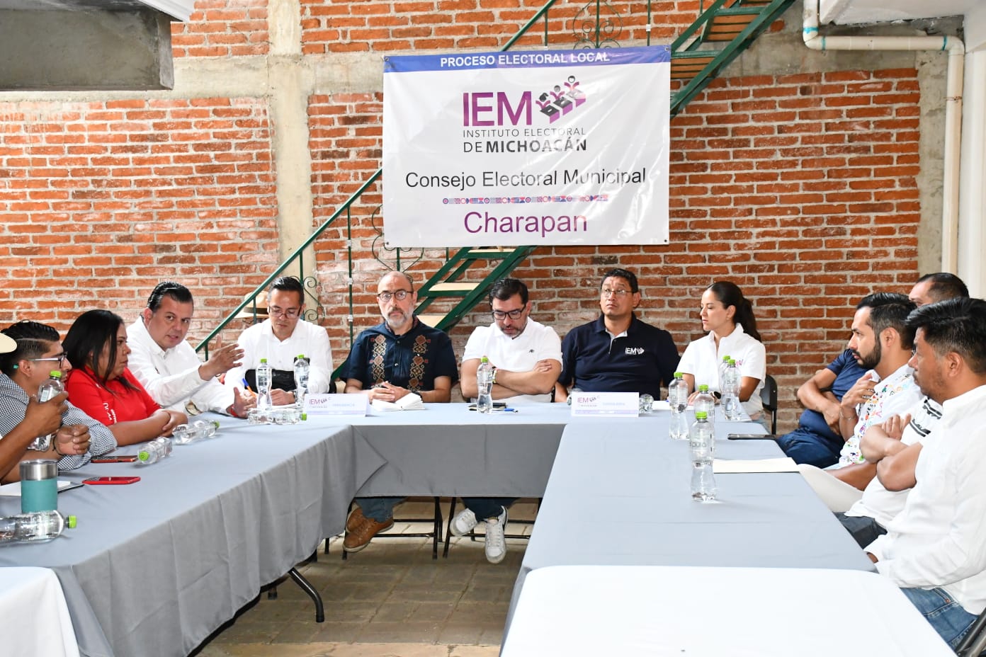 La democracia en Charapan está amenazada: Memo Valencia