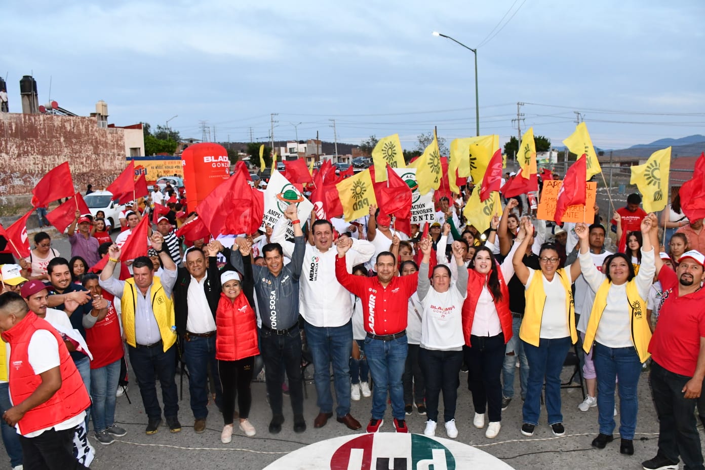 Al pueblo hay que tratarlo con respeto: Memo Valencia