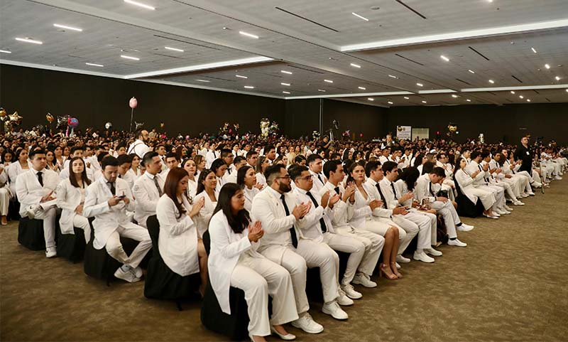 Médicos de calidad egresan de las aulas de la UMSNH: Rectora
