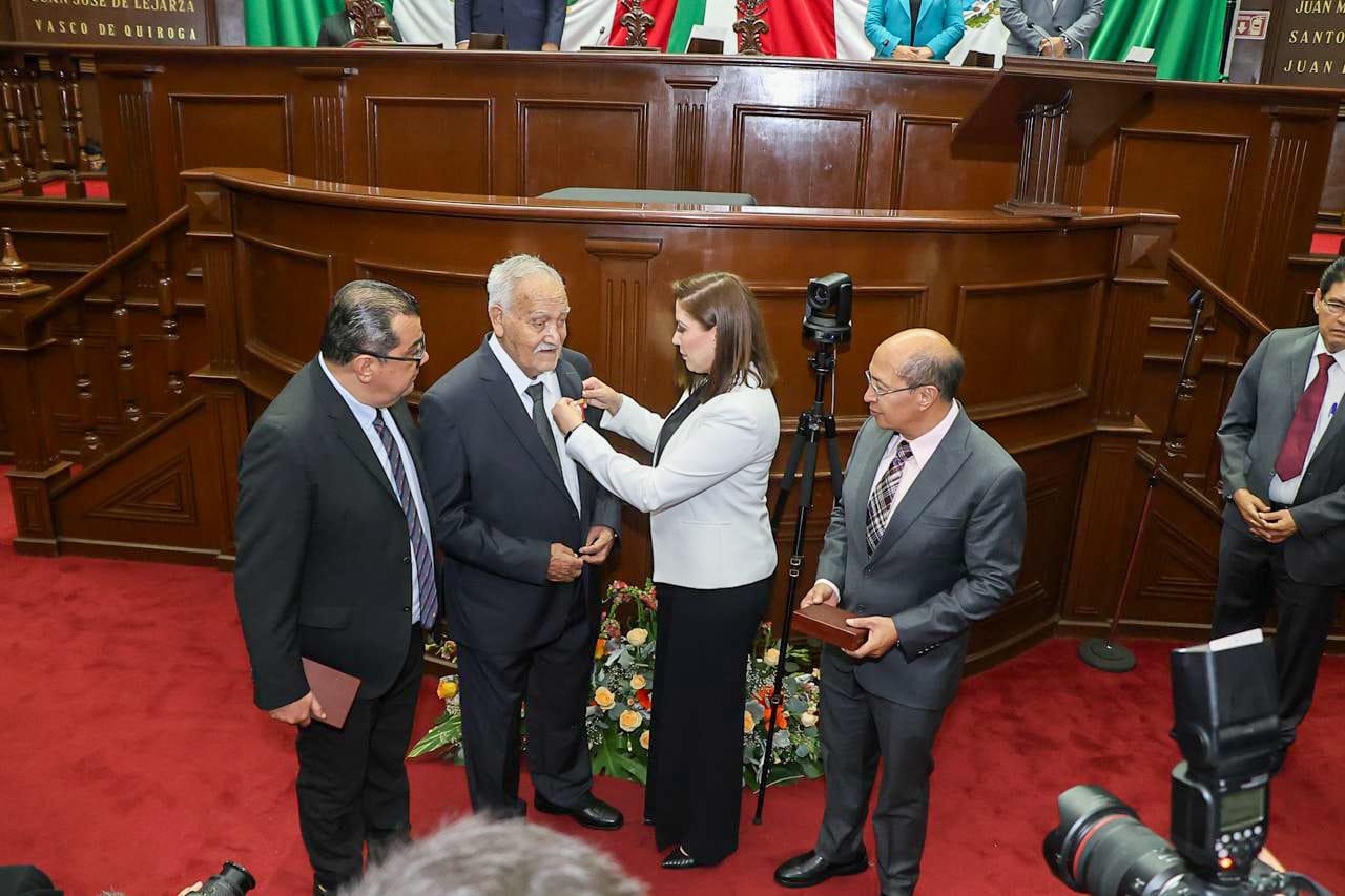 Reconoce 75 Legislatura a Juan Bosco Martínez y a Nicolás De La Torre con la Condecoración “Melchor Ocampo”