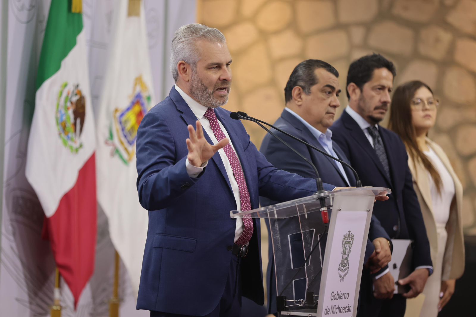 Bedolla impulsará creación de segunda terminal de vehículos para la inversión en LC