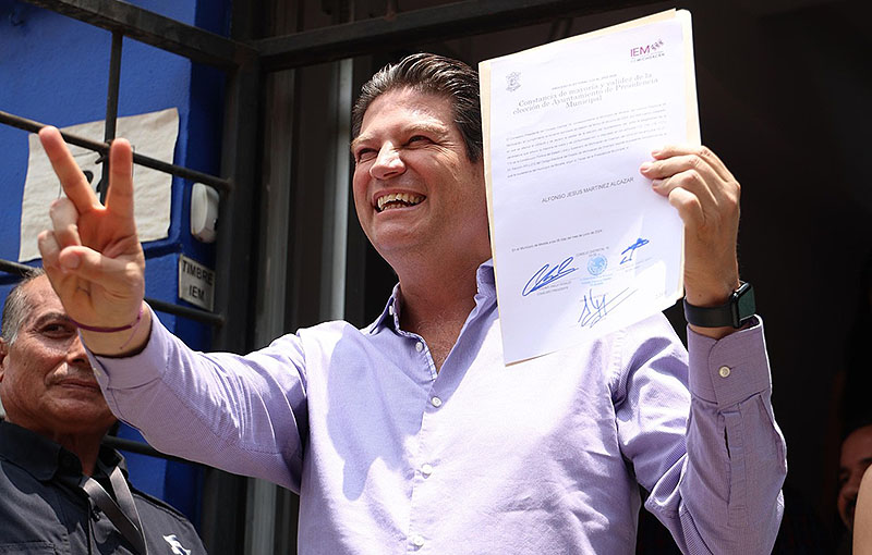 Recibe Alfonso Martínez, constancia de mayoría como Presidente electo