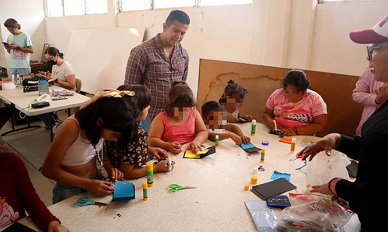 Llega a la colonia Los Ángeles, Caravana de Servicios que promueve Víctor Zurita