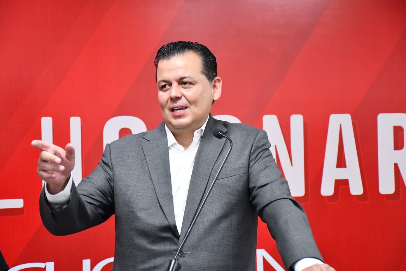 Muy agradecido con Poncho Martínez por llevarse “a lo peor del PRI”; ojalá les dé “una chambita”: Memo Valencia