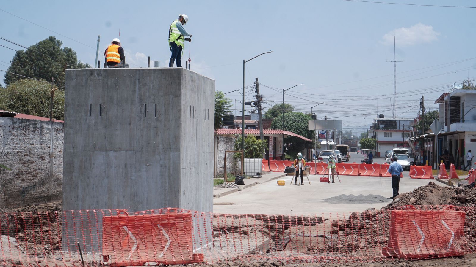 Supervisa Gladyz Butanda construcción del Teleférico de Uruapan; registra avance del 43 %