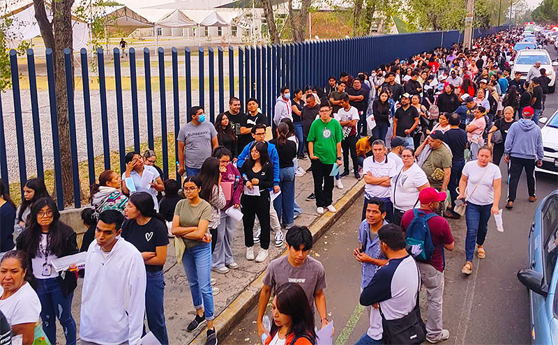 Aspirantes arriban a Ciudad Universitaria desde temprana hora