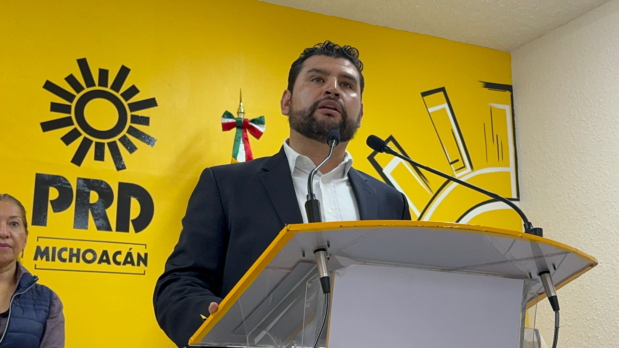 PRD se prepara para ser un partido local