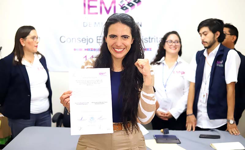 Giulianna Bugarini recibe constancia que la acredita como diputada del distrito 11