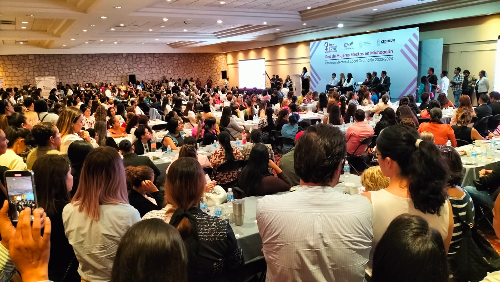 Es la mujer su propia fortaleza: Ignacio Hurtado Gómez