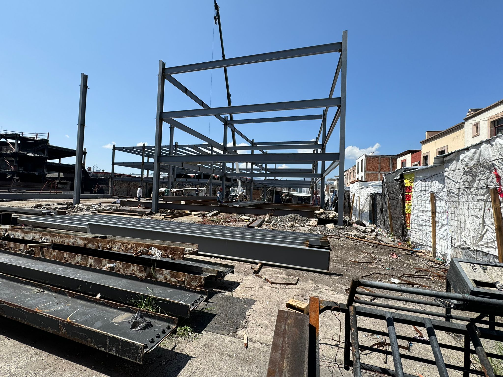 Cumple con normas de seguridad la construcción del Estacionamiento de Mercado Independencia