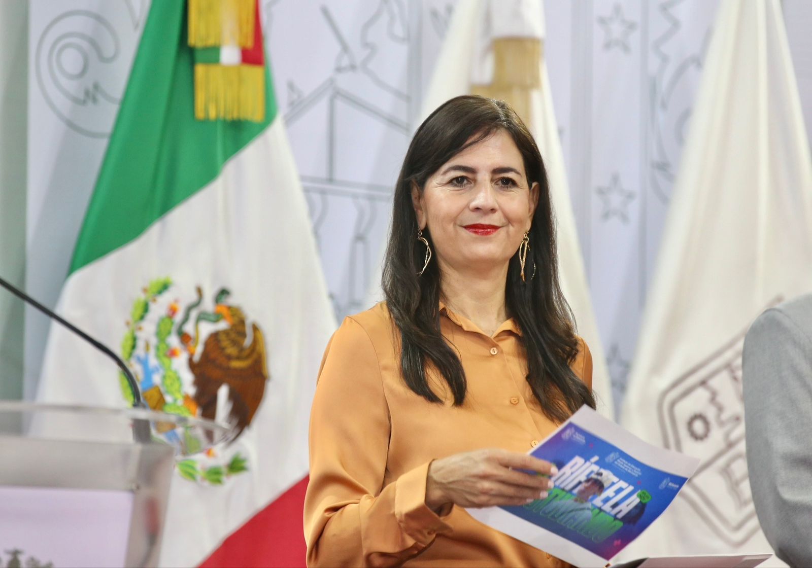 Nueva plataforma acerca becas para que jóvenes sigan estudiando: SEE