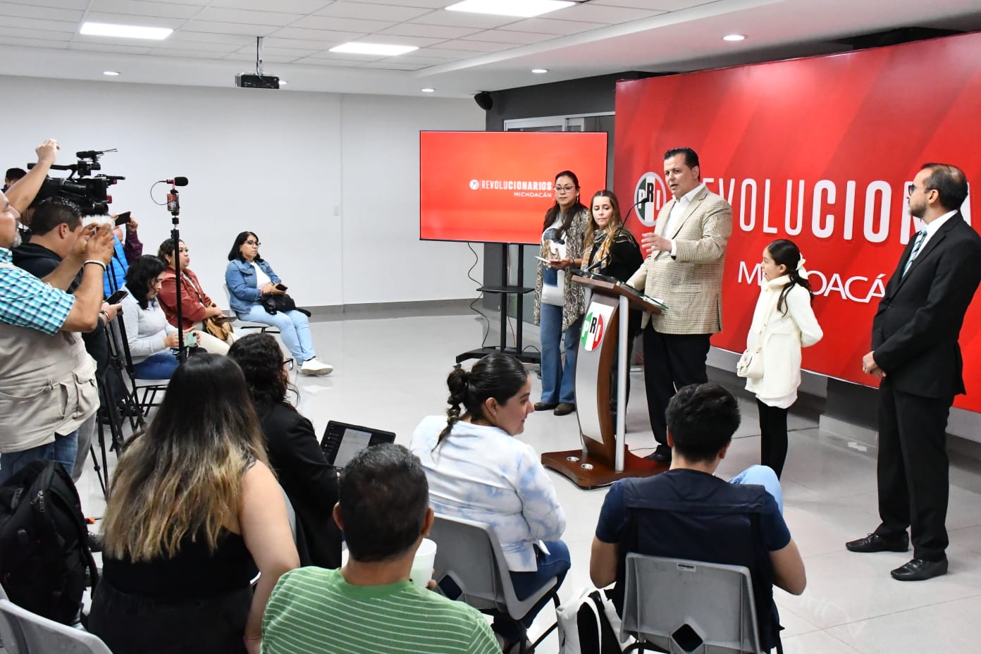 “Sereno Güerito, el PRI puede ir solo a la contienda, sin alianzas”: Memo Valencia