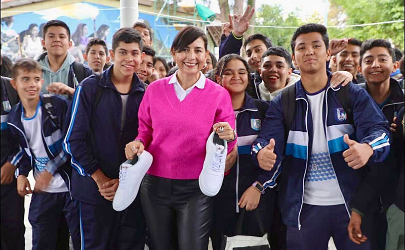 SEE continuará entregando tenis a estudiantes; Programa Jalo a Estudiar se mantiene