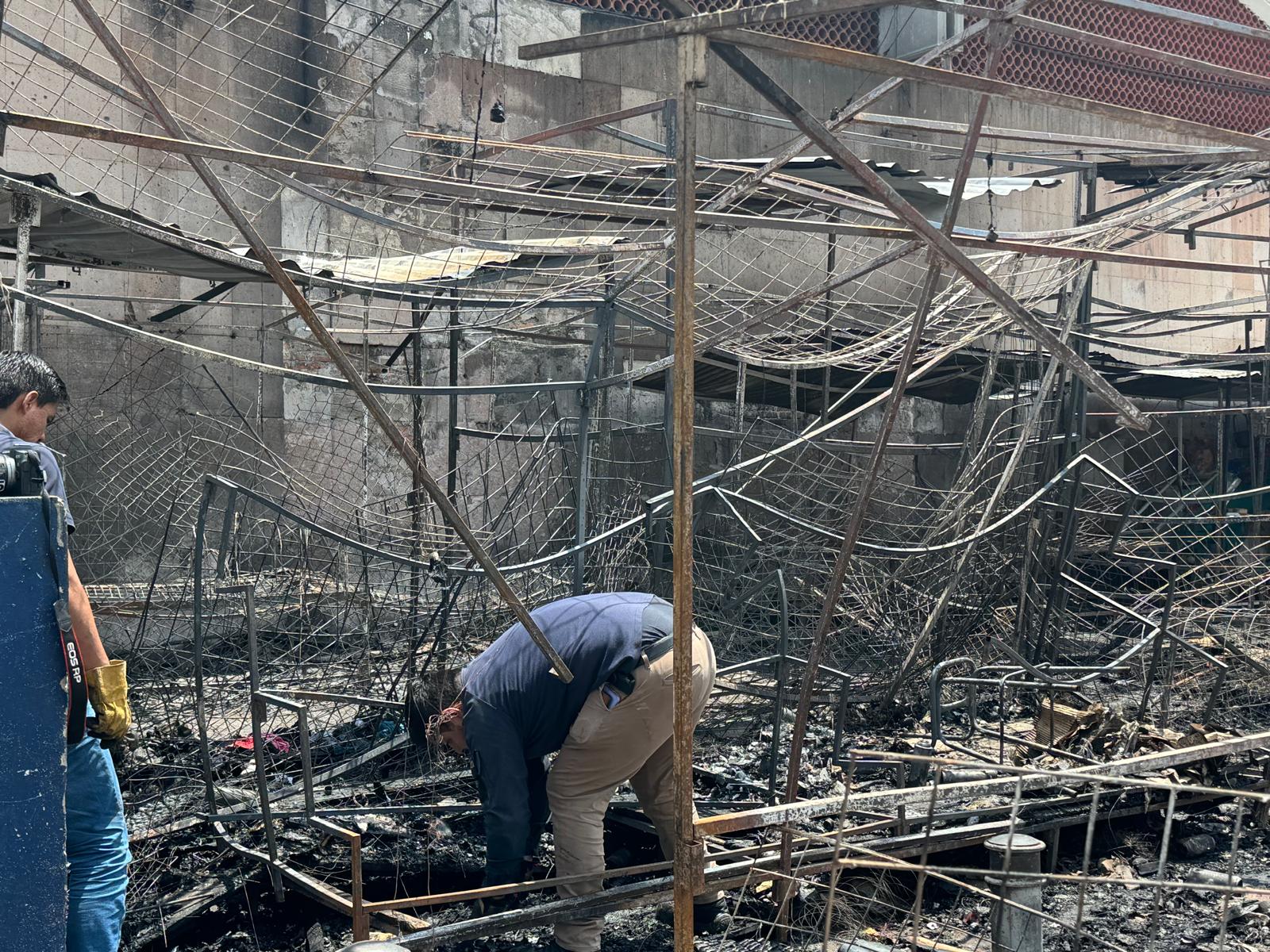 Promete alcalde ayuda total a comerciantes quienes perdieron sus locales por incendio