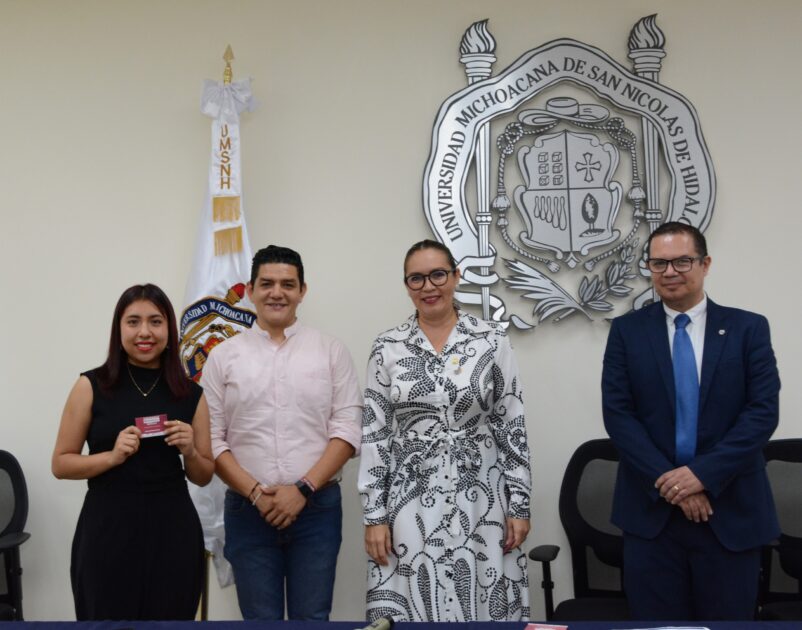 Estudiantes recipiendarios del Premio Padre de la Patria, representan lo mejor de la UMSNH: Rectora 