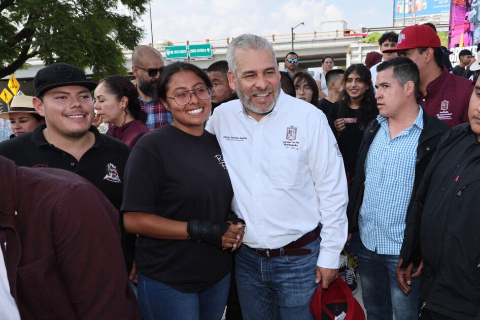 Inaugura Bedolla obras en bajopuente Paso Morelos