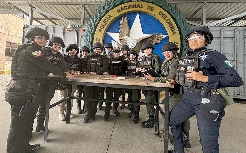 Guardias civiles se capacitan en Colombia para el combate al secuestro y la extorsión