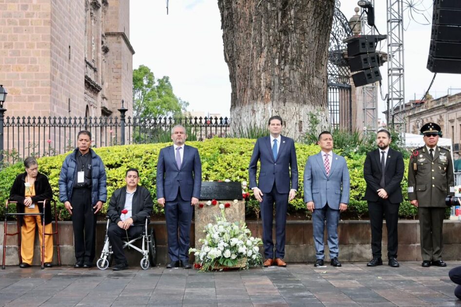 Encabeza Bedolla homenaje a víctimas del 15 de septiembre
