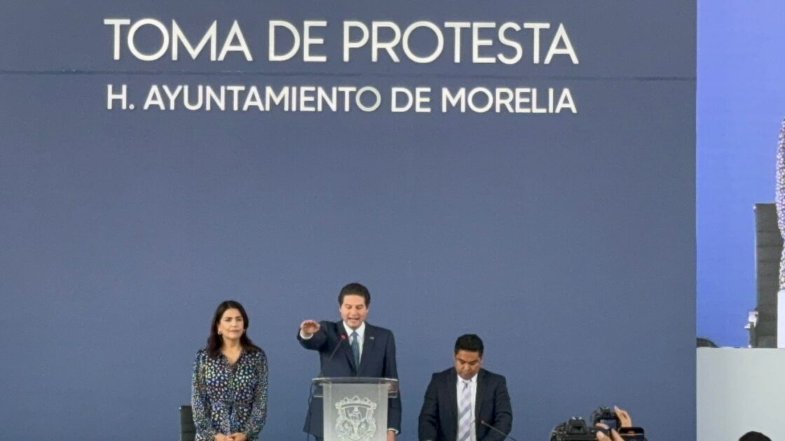 Toma protesta nuevamente como alcalde, Martínez Alcázar, para periodo 2024-2027.