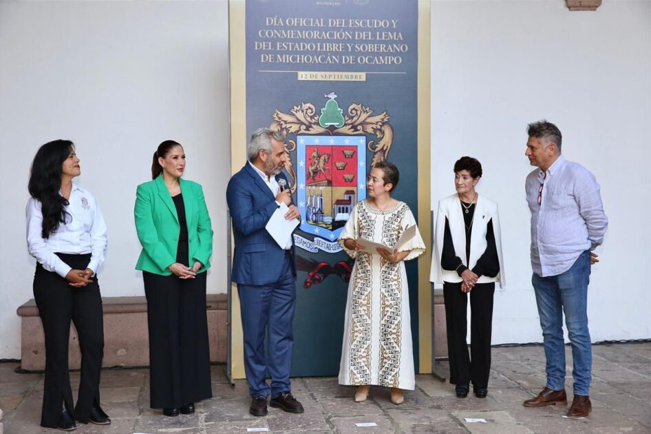 Inaugura Bedolla exposición 50 Años del Escudo y Lema Oficial de Michoacán