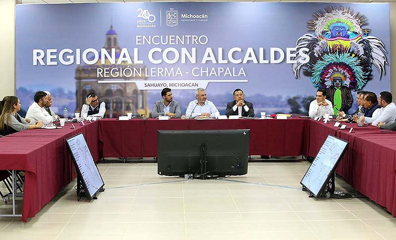 Bedolla pide a alcaldes cerrar filas para rehabilitación de carreteras federales
