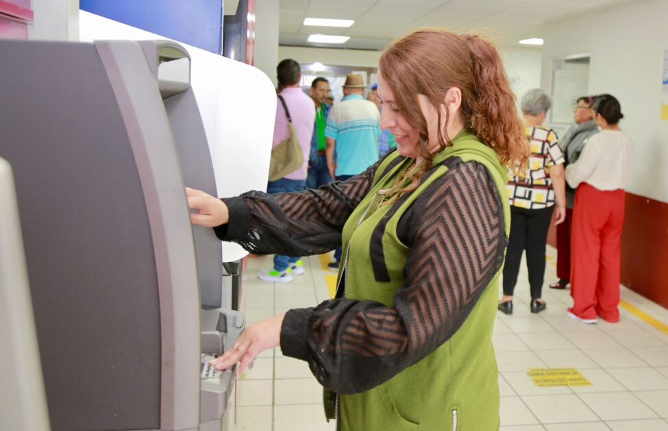 Avanza ciclo escolar con pagos puntuales a maestros michoacanos: SEE