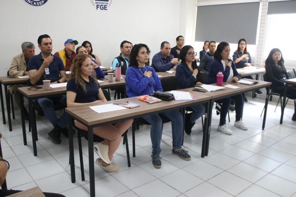 En beneficio de la comunidad sorda, CEDH Michoacán imparte curso de Lengua de Señas Mexicana a personal de la Fiscalía General del Estado