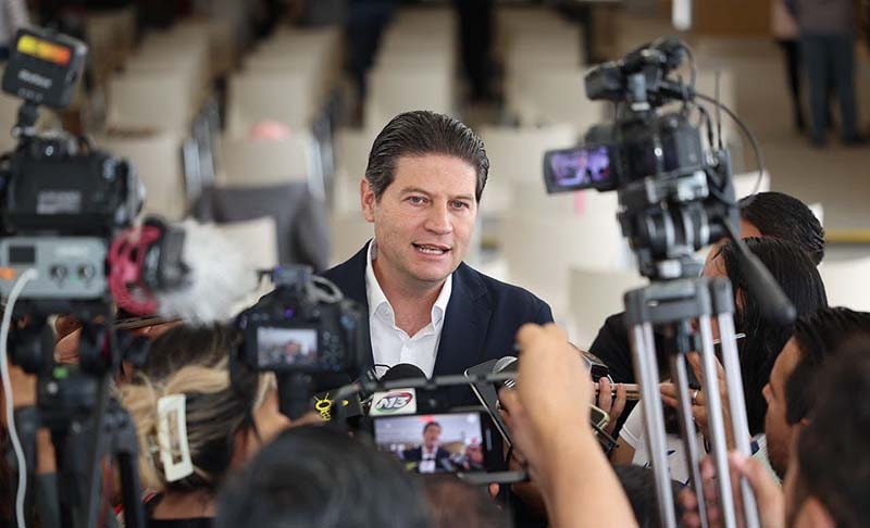 Llama Alfonso Martínez a senadores a no ser “levanta dedos”