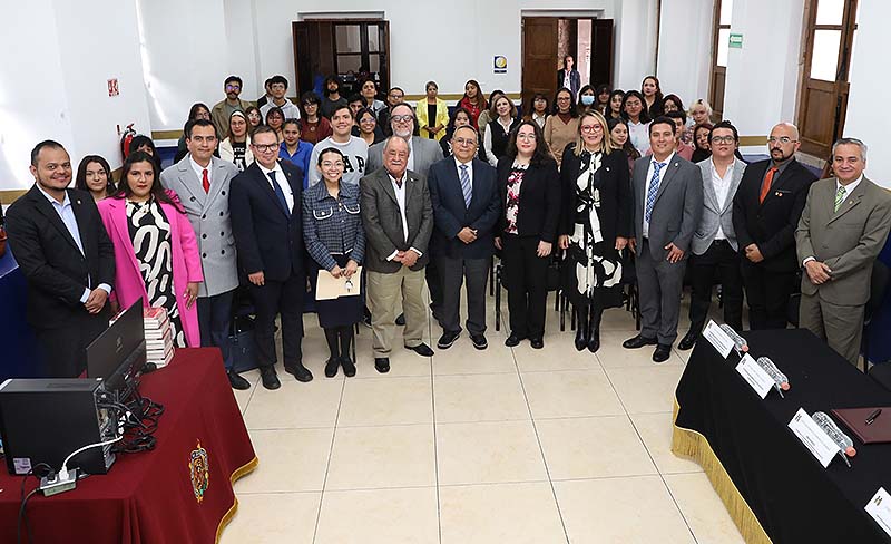 Formar futuros profesionistas de calidad para el avance de las Letras y las Humanidades: Acreditadores