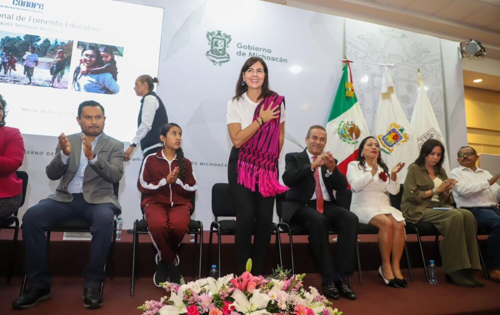 SEE inicia entrega de más de 3 mil tenis a estudiantes del Conafe